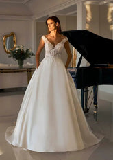 YEEH Lace Appliques Wedding Dress Cap Sleeves Bridal Ball Gown Elegant Illusion Open Back Court Train Vestido De Noiva for Bride Champagne 14W